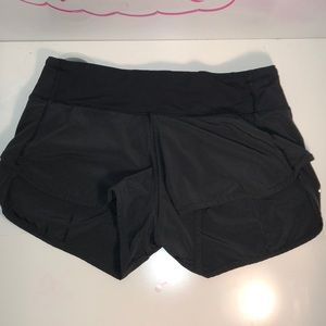 lululemon- black speed up short 2.5”